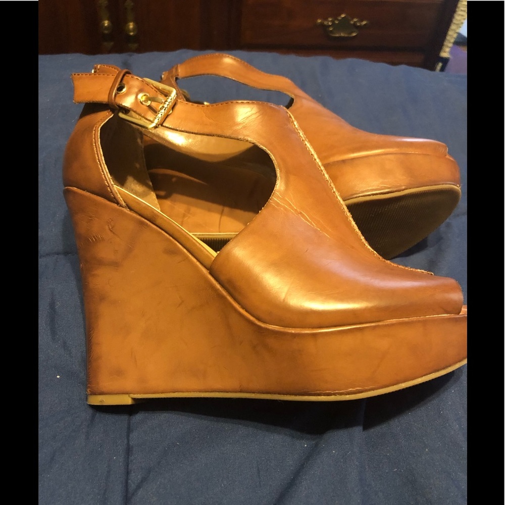 Guess shoes ( Sale)